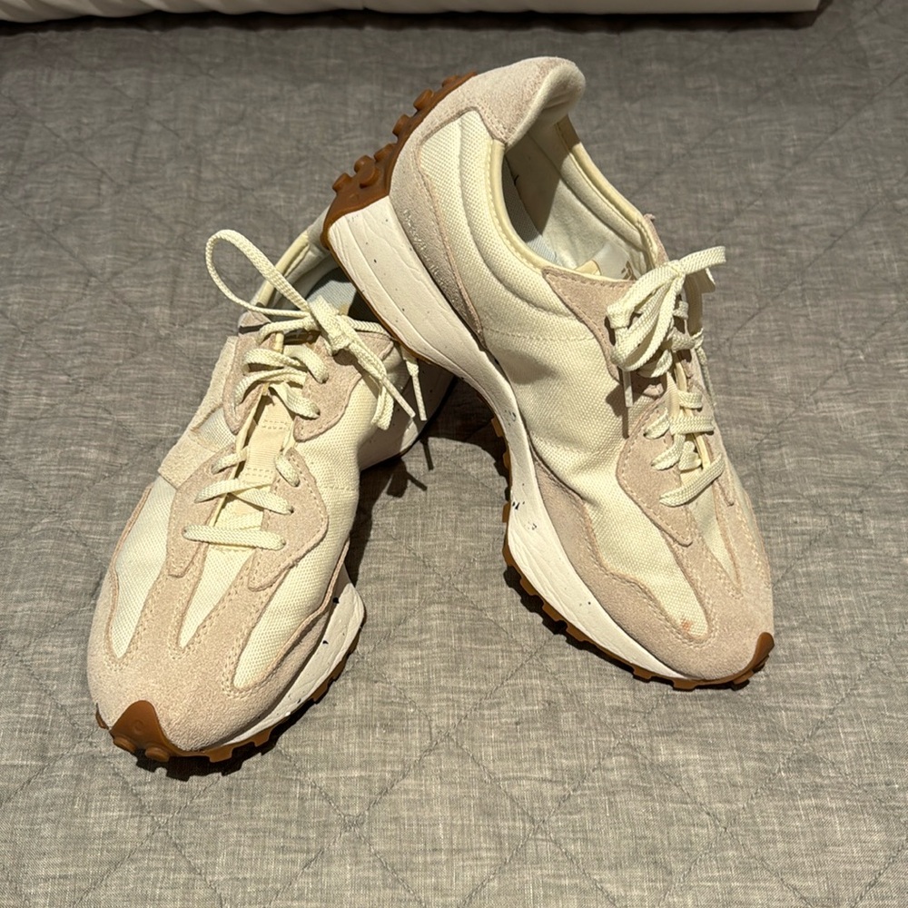 New Balance 327 size 8.5